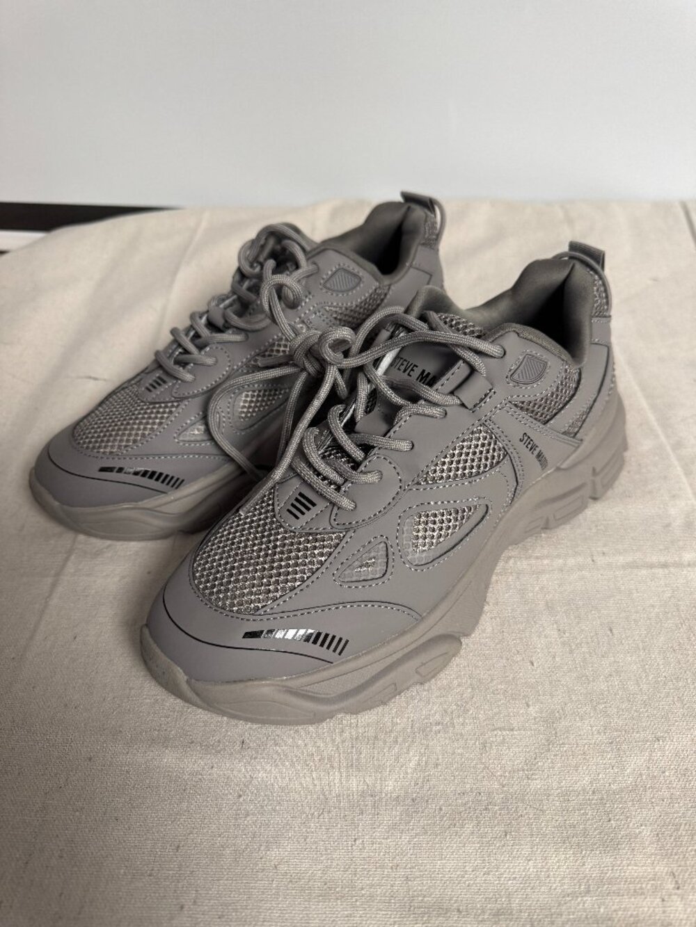 Women's Size 10M Steve Madden Clydie Possession Sneakers Shoes Gray Grey SF3140
